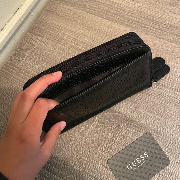 Guess Black Wallet - Picture 5 of 8